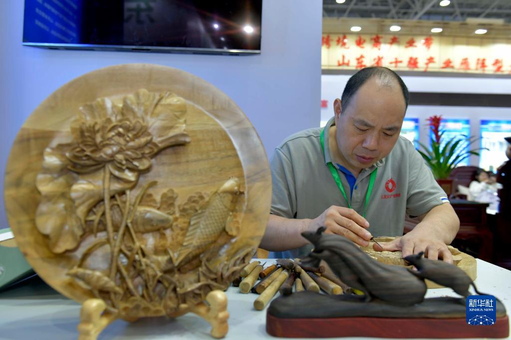乐逸棋牌手机版
